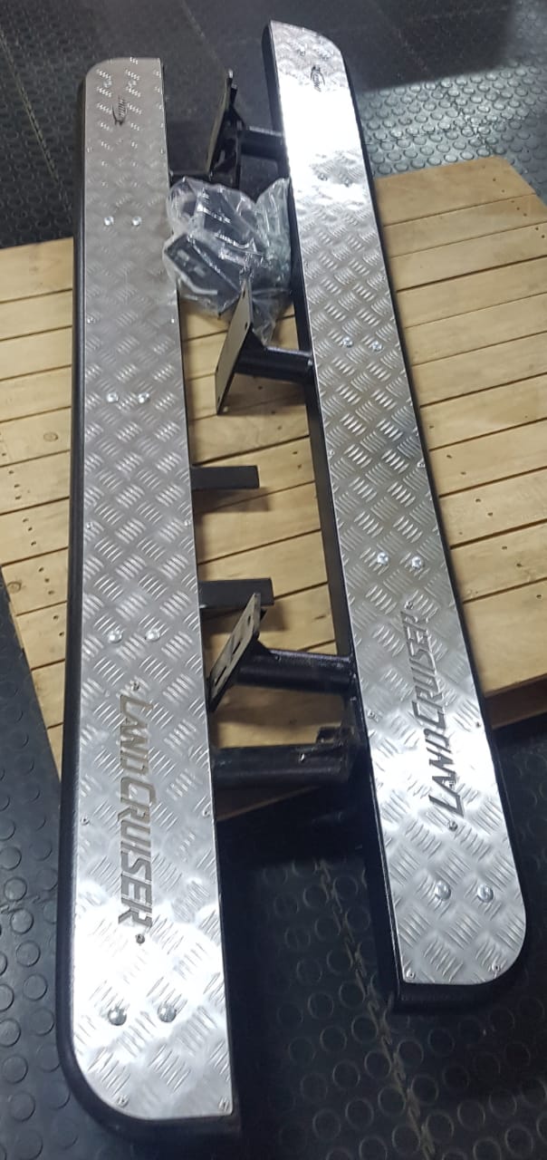 LAND CRUISER V6 PETROL ENKEL KAJUIT ROCKSLIDERS