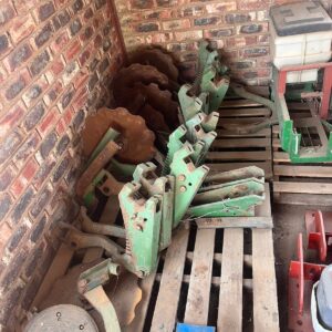 JD 1750 Kunsmis Coulters